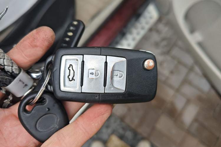 Used FORTHING Joyear XV 2015 1.6L CVT Luxury Model Vehicle Key