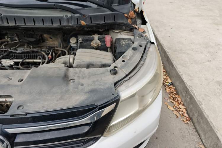 Used FORTHING Joyear XV 2015 1.6L CVT Comfort Model Engine Bay Left