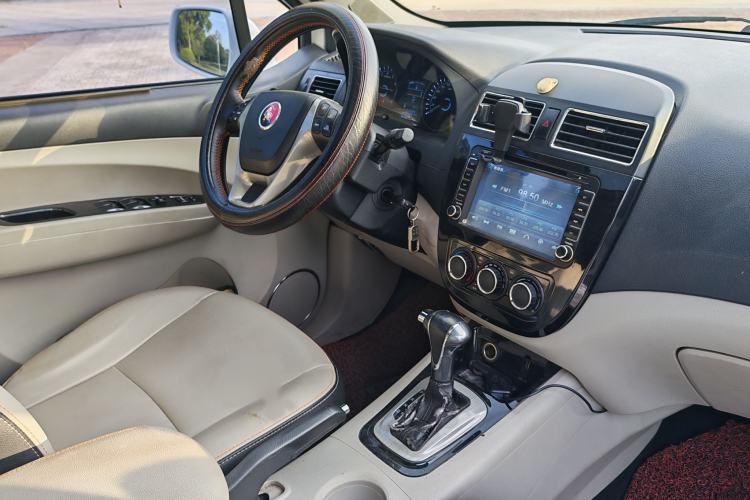Used FORTHING Joyear XV 2015 1.6L CVT Luxury Model Interior 10
