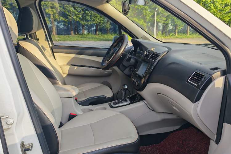Used FORTHING Joyear XV 2015 1.6L CVT Luxury Model Interior 11