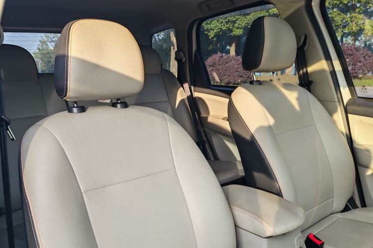 Used FORTHING Joyear XV 2015 1.6L CVT Luxury Model Interior 12