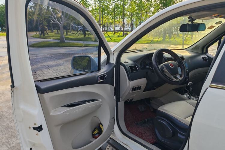 Used FORTHING Joyear XV 2015 1.6L CVT Luxury Model Interior 9