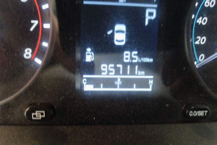 Used FORTHING Joyear XV 2015 1.6L CVT Comfort Model Odometer Close Up