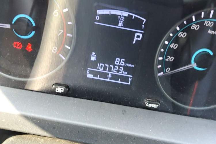 Used FORTHING Joyear XV 2015 1.6L CVT Luxury Model Odometer Close Up
