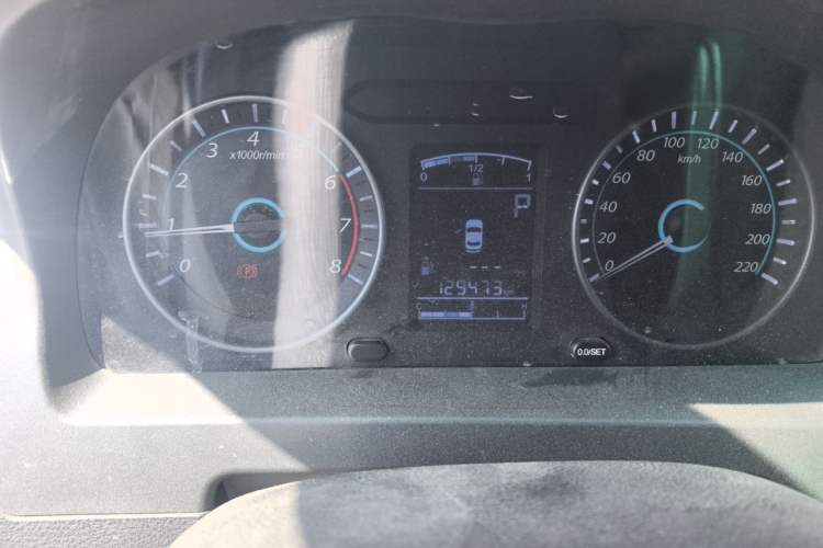 Used FORTHING Joyear XV 2015 1.6L CVT Comfort Model Odometer Close Up