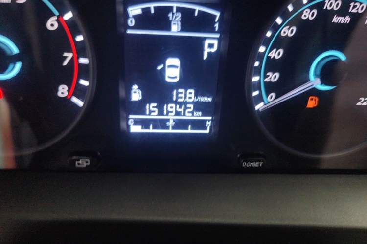 Used FORTHING Joyear XV 2015 1.6L CVT Luxury Model Odometer Close Up