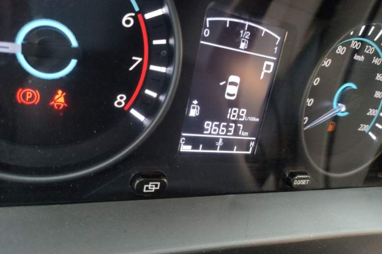 Used FORTHING Joyear XV 2015 1.6L CVT Comfort Model Odometer Close Up