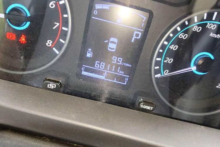 Used FORTHING Joyear XV 2015 1.6L CVT Comfort Model Odometer Close Up