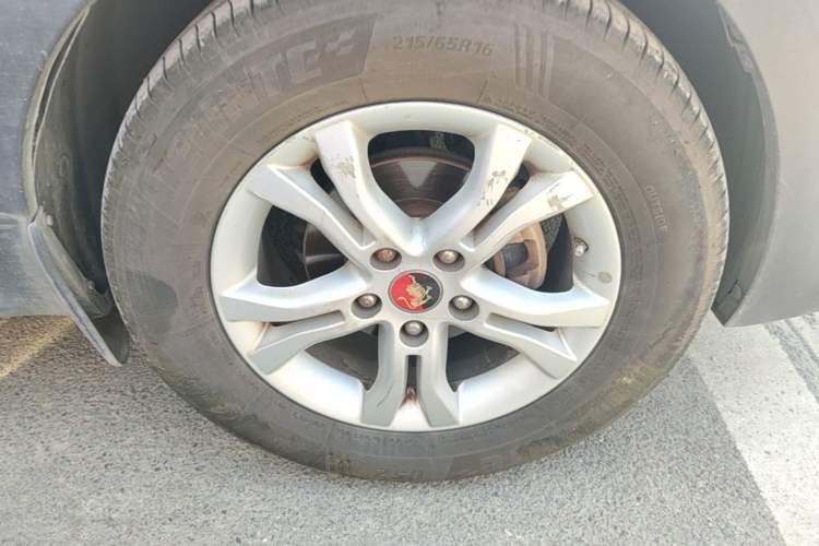Used FORTHING Joyear XV 2015 1.6L CVT Luxury Model Right Front Wheel Hub