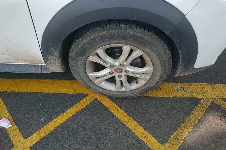 Used FORTHING Joyear XV 2015 1.6L CVT Luxury Model Right Front Wheel Hub
