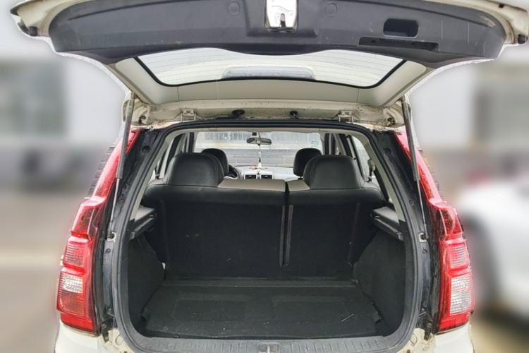 Used FORTHING Joyear XV 2015 1.6L CVT Comfort Model Trunk