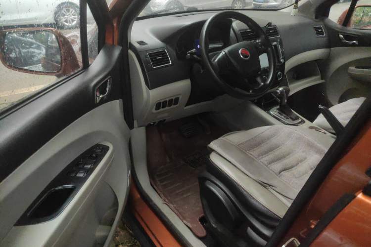 Used FORTHING Joyear XV 2015 1.6L CVT Comfort Model Driver Seat