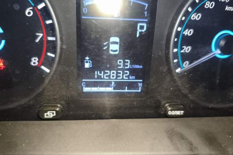 Used FORTHING Joyear XV 2015 1.6L CVT Luxury Model Odometer Close Up
