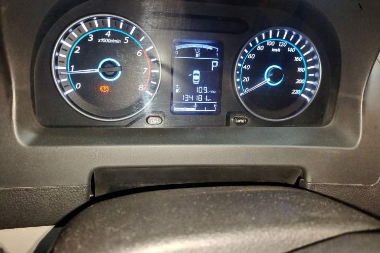 Used FORTHING Joyear XV 2015 1.6L CVT Comfort Model Odometer Close Up