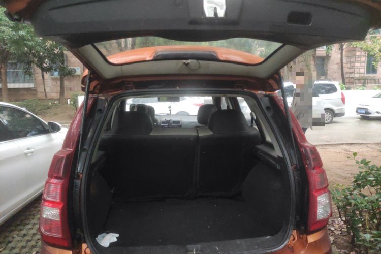 Used FORTHING Joyear XV 2015 1.6L CVT Comfort Model Trunk