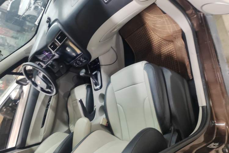 Used FORTHING Joyear XV 2016 1.6L CVT Comfort Model Interior 3