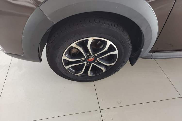 Used FORTHING Joyear XV 2016 1.6L CVT Comfort Model Left Front Wheel Hub