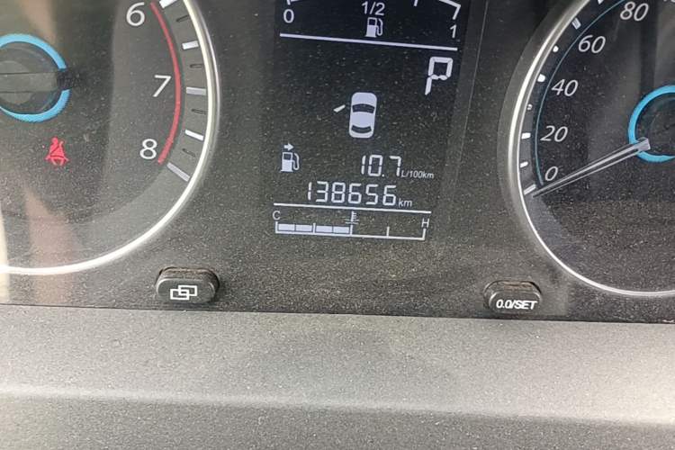 Used FORTHING Joyear XV 2016 1.6L CVT Luxury Model Odometer Close Up