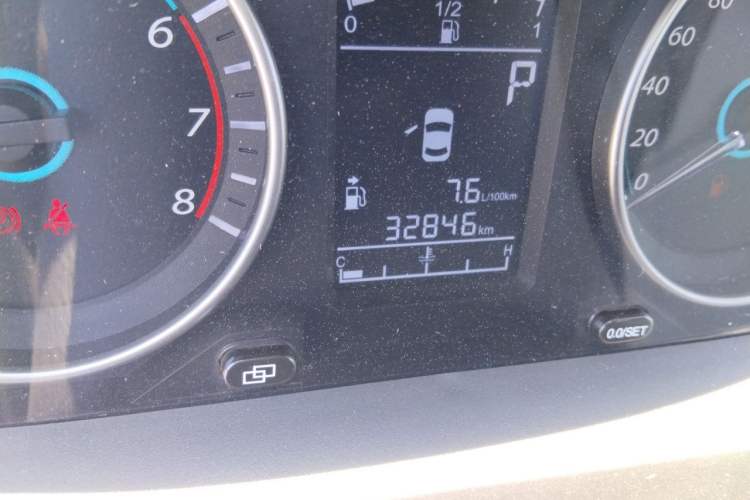 Used FORTHING Joyear XV 2016 1.6L CVT Luxury Model Odometer Close Up