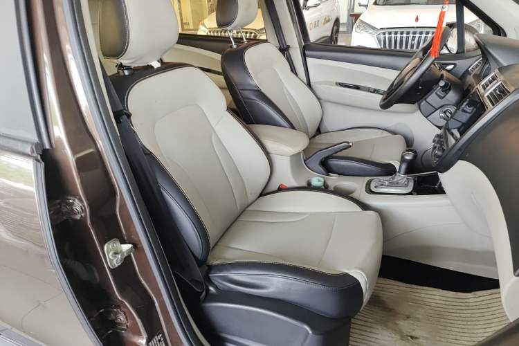 Used FORTHING Joyear XV 2016 1.6L CVT Comfort Model Right Front Seat