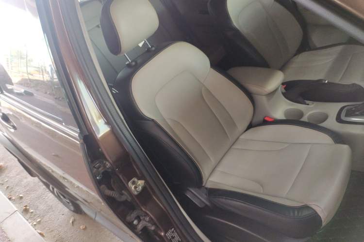 Used FORTHING Joyear XV 2016 1.6L CVT Luxury Model Right Front Seat