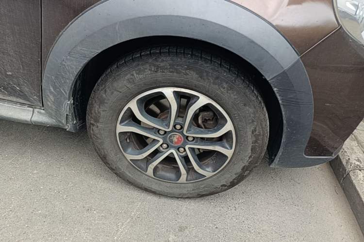 Used FORTHING Joyear XV 2016 1.6L CVT Luxury Model Right Front Wheel Hub