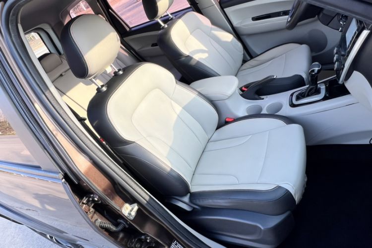 Used FORTHING Joyear XV 2016 1.6L CVT Comfort Model Interior 5