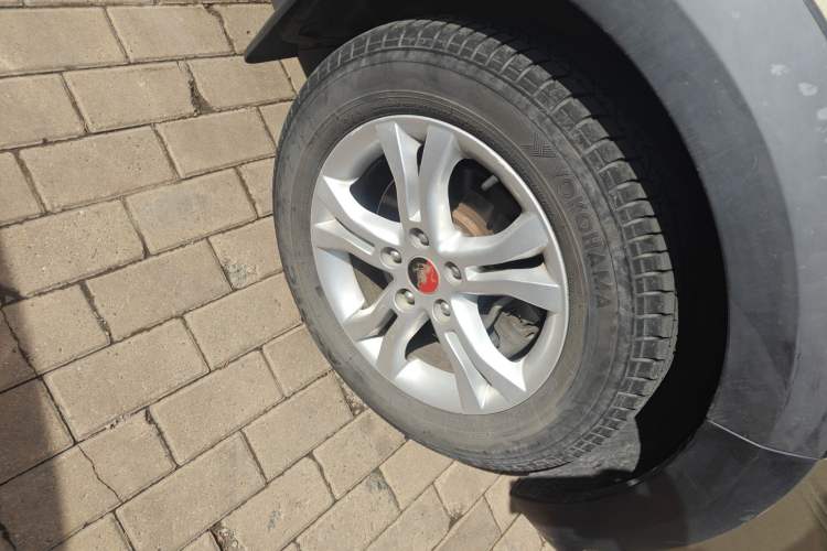 Used FORTHING Joyear XV 2016 1.6L CVT Comfort Model Right Front Wheel Hub