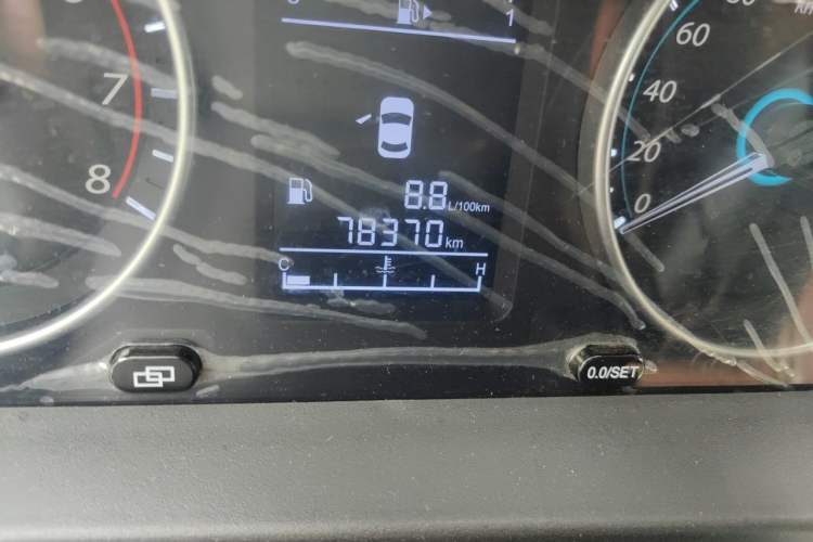 Used FORTHING Joyear XV 2016 1.6L CVT Luxury Model Odometer Close Up