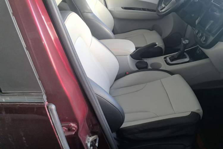 Used FORTHING Joyear XV 2016 1.6L CVT Luxury Model Right Front Seat