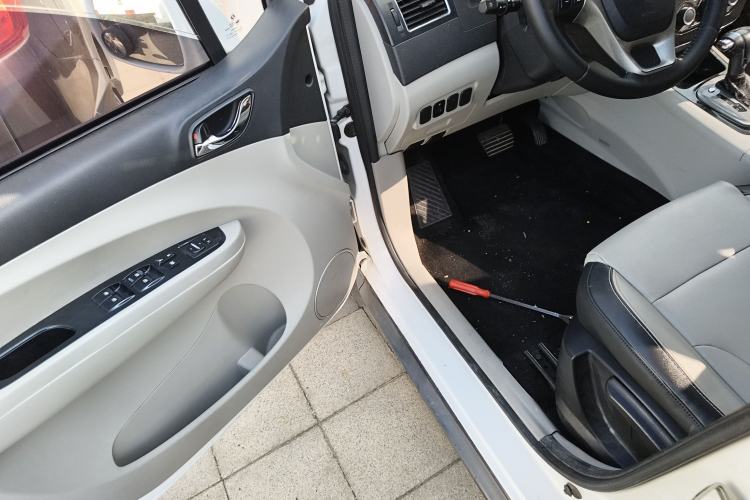 Used FORTHING Joyear XV 2016 1.6L CVT Luxury Model Interior 3