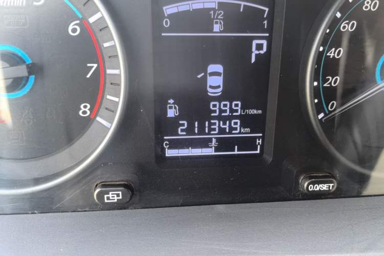 Used FORTHING Joyear XV 2016 1.6L CVT Comfort Model Odometer Close Up