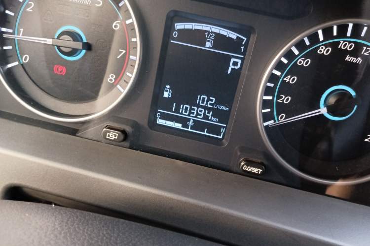 Used FORTHING Joyear XV 2016 1.6L CVT Luxury Model Odometer Close Up