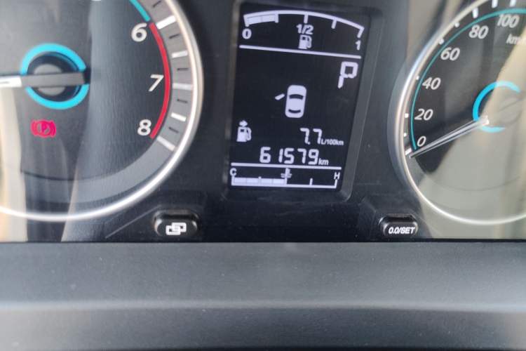 Used FORTHING Joyear XV 2016 1.6L CVT Comfort Model Odometer Close Up