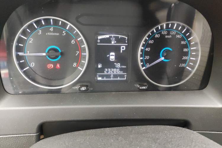 Used FORTHING Joyear XV 2016 1.6L CVT Comfort Model Odometer Close Up