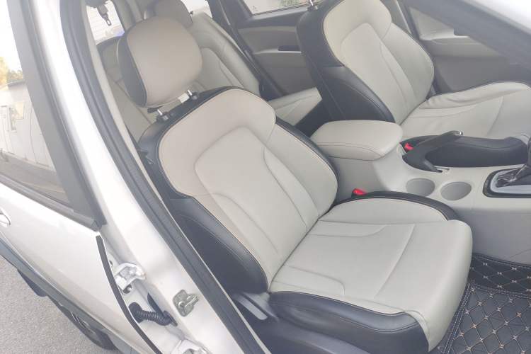 Used FORTHING Joyear XV 2016 1.6L CVT Comfort Model Right Front Seat