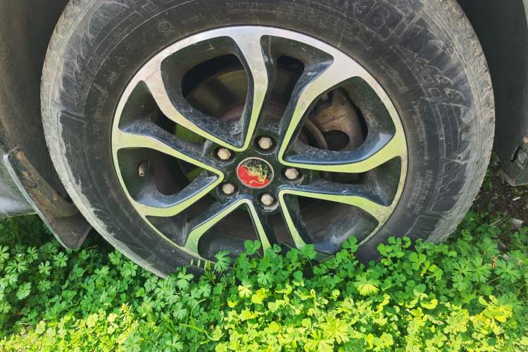 Used FORTHING Joyear XV 2016 1.6L CVT Luxury Model Right Front Wheel Hub