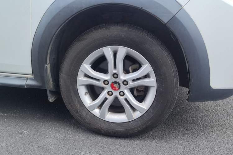 Used FORTHING Joyear XV 2016 1.6L CVT Comfort Model Right Front Wheel Hub