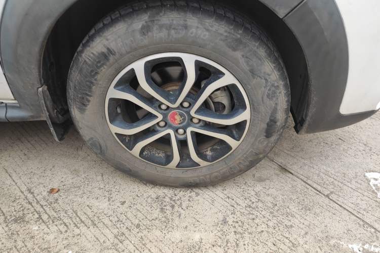 Used FORTHING Joyear XV 2016 1.6L CVT Comfort Model Right Front Wheel Hub
