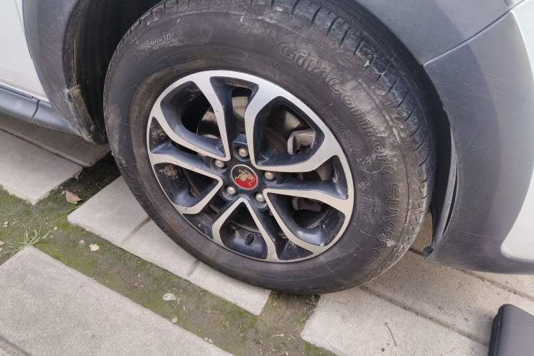 Used FORTHING Joyear XV 2016 1.6L CVT Comfort Model Right Front Wheel Hub