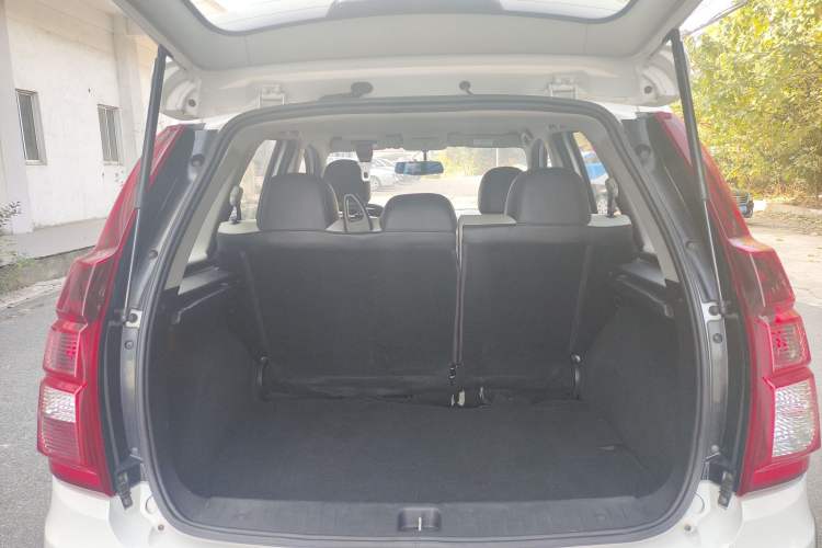 Used FORTHING Joyear XV 2016 1.6L CVT Comfort Model Trunk