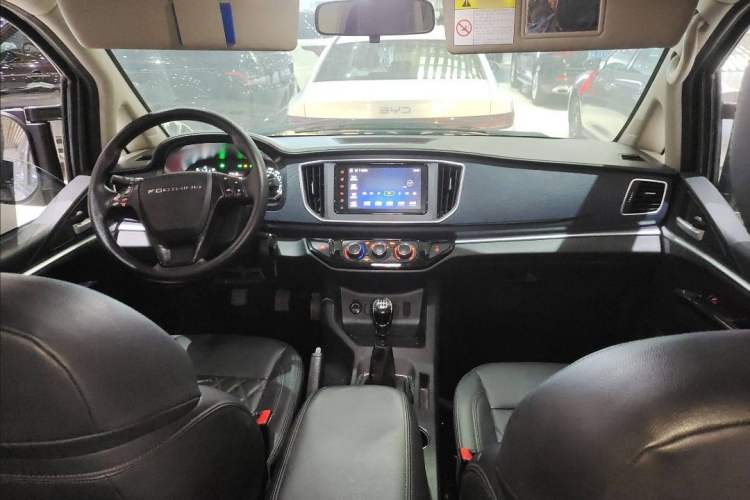 Used FORTHING Lingzhi 2022 Striving Version M5L 2.0L Luxury 7-Seater Interior 1