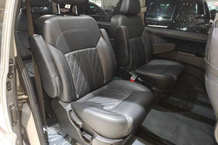 Used FORTHING Lingzhi 2022 Striving Version M5L 2.0L Luxury 7-Seater Interior 3