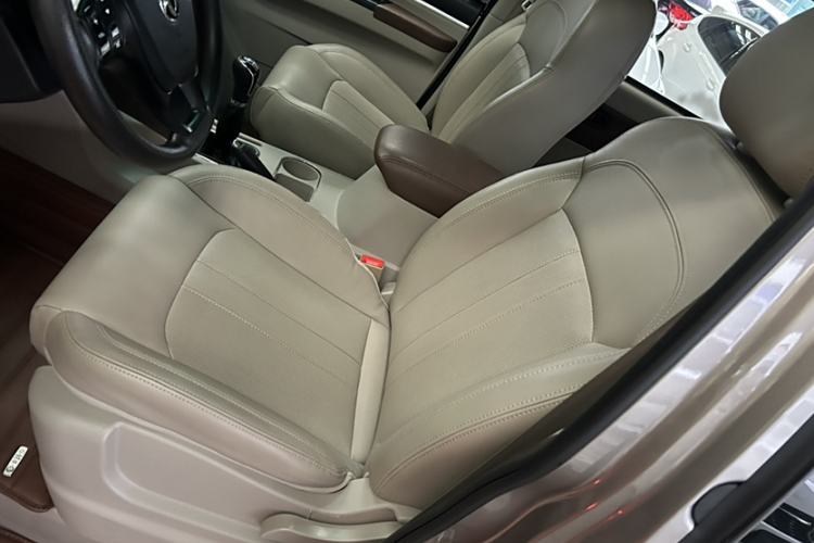 Used FORTHING Lingzhi 2017 M5 1.6L Luxury Model Interior 1