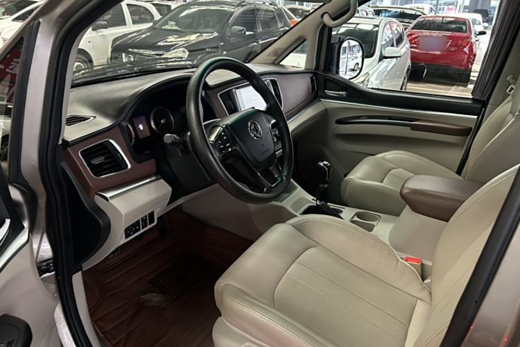 Used FORTHING Lingzhi 2017 M5 1.6L Luxury Model Interior 2