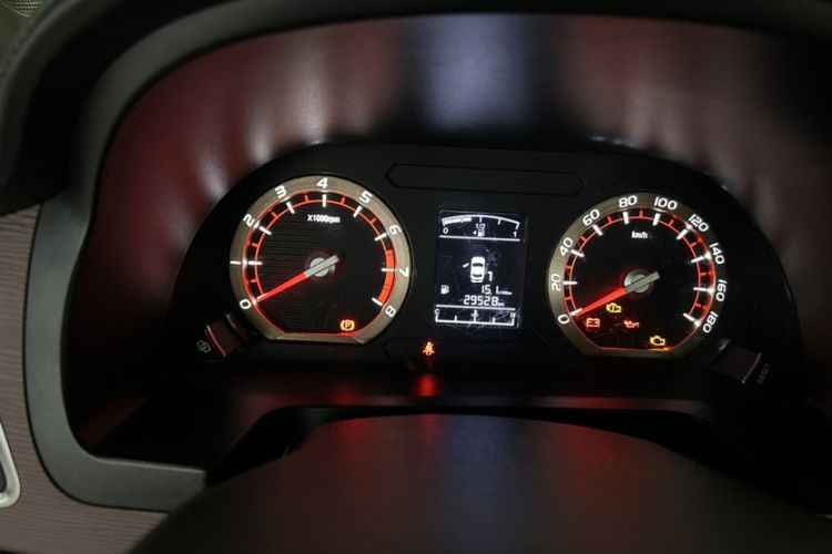 Used FORTHING Lingzhi 2017 M5 1.6L Luxury Model Odometer Close Up