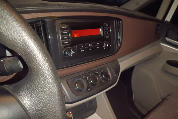 Used FORTHING Lingzhi 2020 M5L 1.6L Utility Model Audio And AC Panel