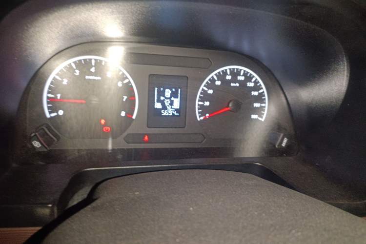 Used FORTHING Lingzhi 2020 M5L 1.6L Utility Model Odometer Close Up