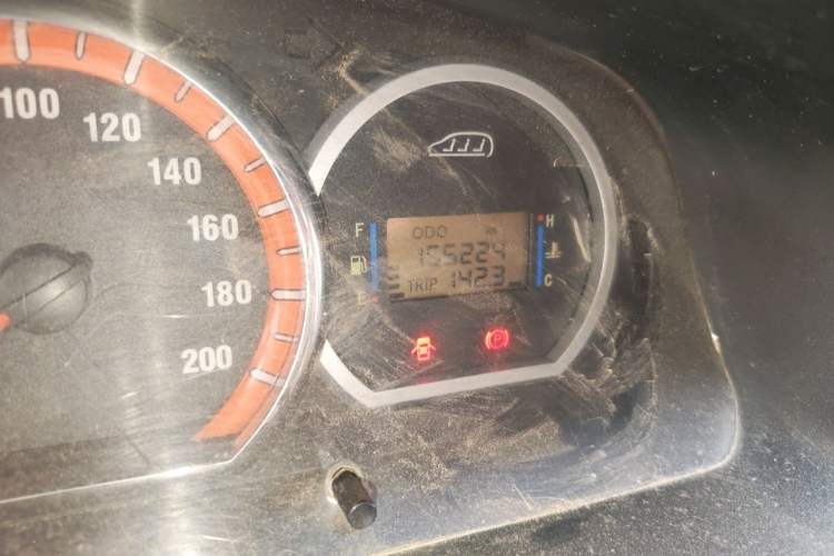 Used FORTHING Lingzhi 2010 2.0L CMV 4G63 Odometer Close Up