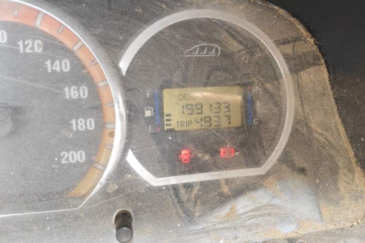 Used FORTHING Lingzhi 2010 2.0L CMV 4G63 Odometer Close Up